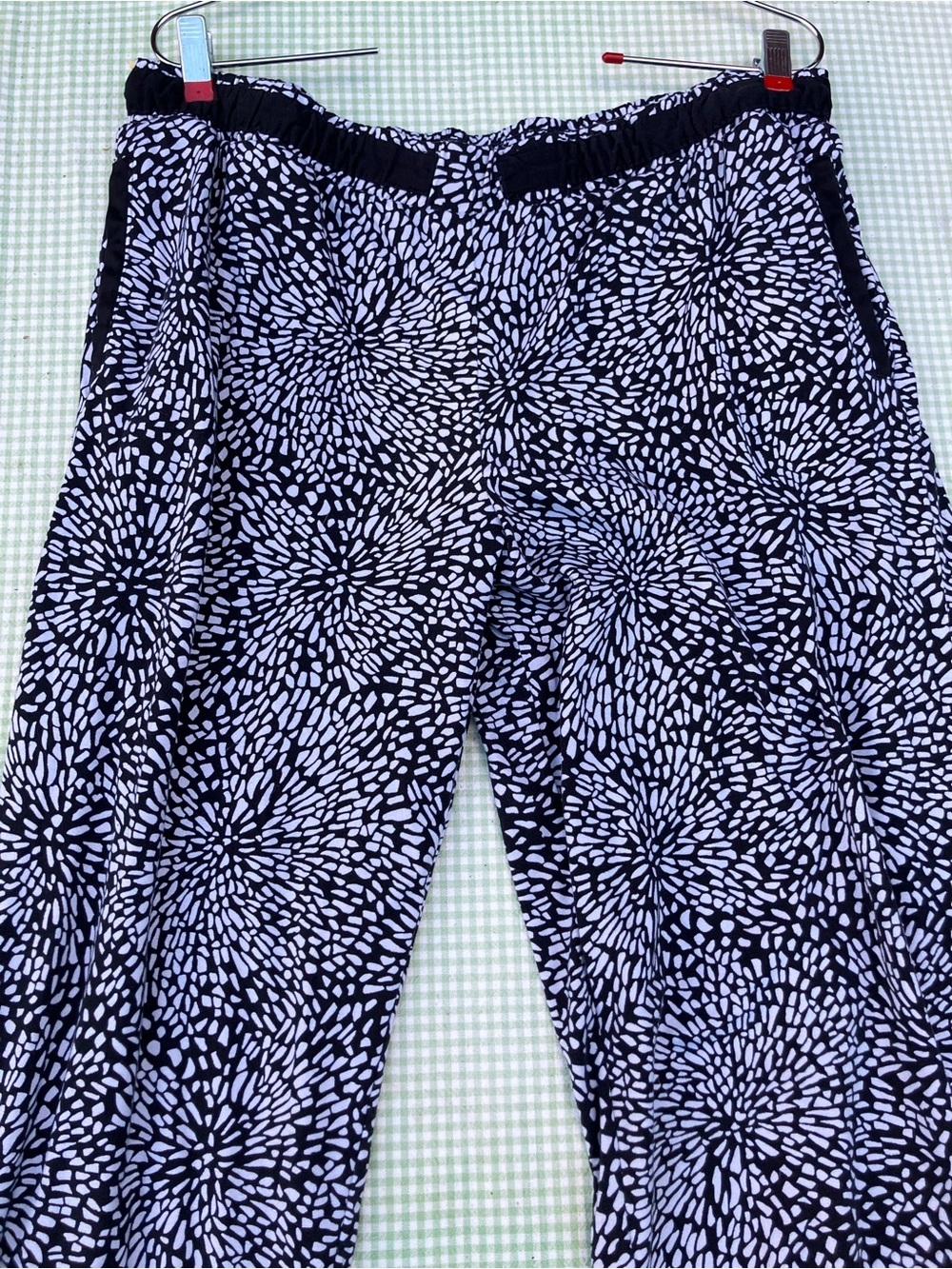 DKNY silver and black pull on pants size large